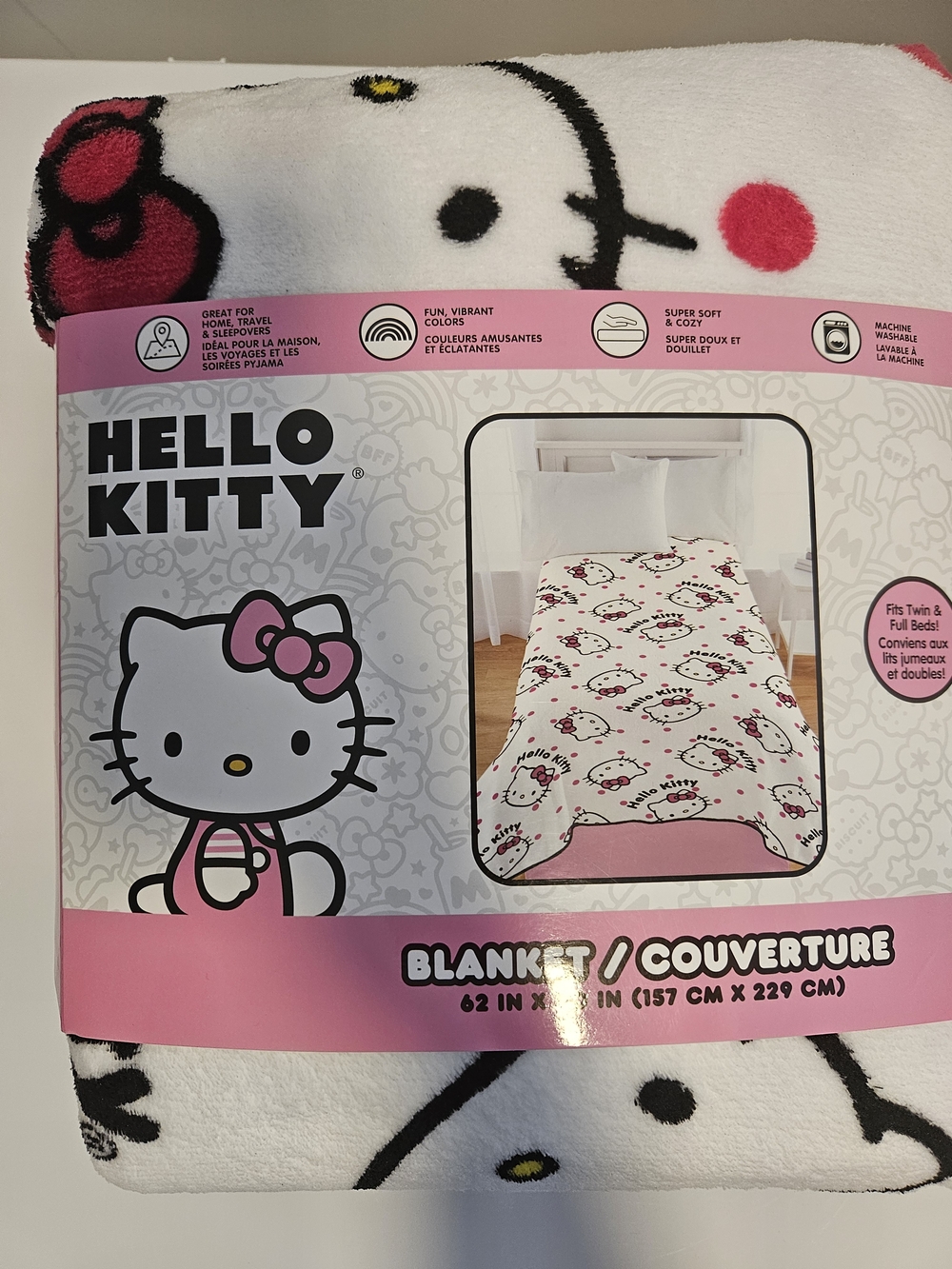NWT- Hello Kitty White and Red Plush Blanket TWIN/FULL